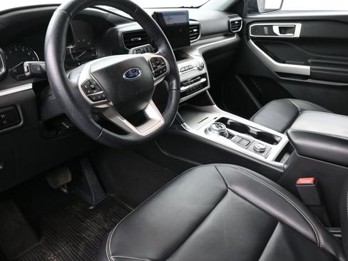 Used 2023 Ford Explorer XLT w/ Equipment Group 202A image 10