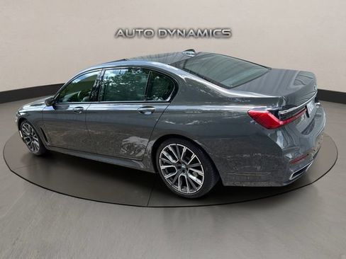 Used 2022 BMW 740i w/ M Sport Package RWD image 5