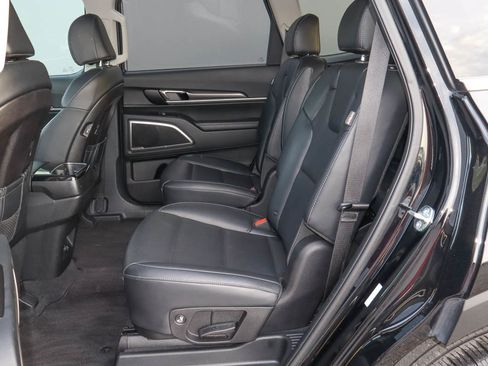 Used 2025 Kia Telluride S image 9