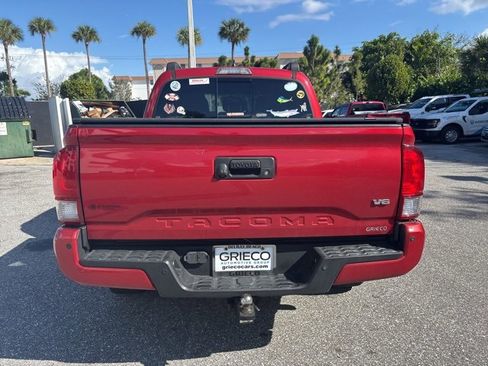 Used 2017 Toyota Tacoma TRD Sport image 3