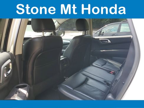 Used 2018 Nissan Pathfinder SL FWD image 9
