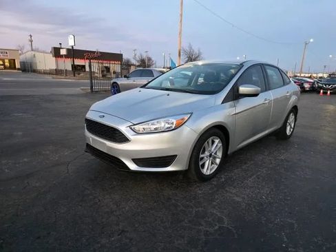 Used 2018 Ford Focus SE FWD image 12