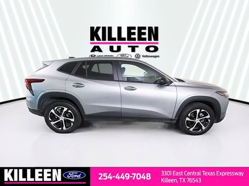 Used 2026 Chevrolet Trax RS w/ Sunroof Package FWD image 9