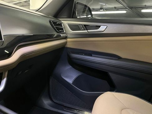Certified 2026 Volkswagen Atlas Cross Sport SE w/ Panoramic Sunroof Package AWD/4WD image 32