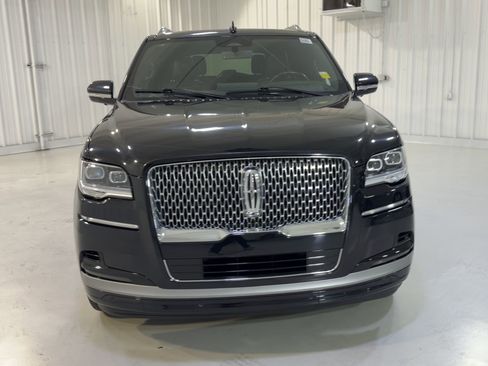 Used 2023 Lincoln Navigator Reserve AWD/4WD image 4
