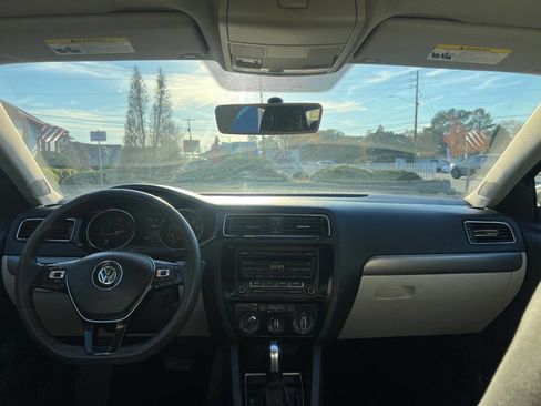 Used 2015 Volkswagen Jetta TDI S image 28