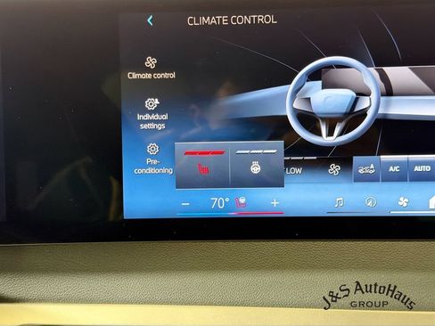 Used 2024 BMW iX xDrive50 w/ Sport Package AWD/4WD image 26