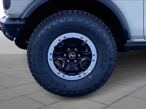 New 2025 Ford Bronco Badlands image 12