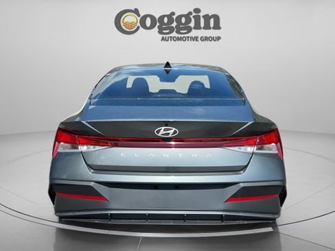 New 2026 Hyundai Elantra SE image 4