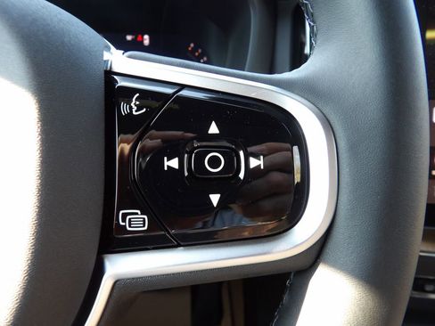 New 2026 Volvo XC60 B5 Plus w/ Protection Package Premier AWD/4WD image 18