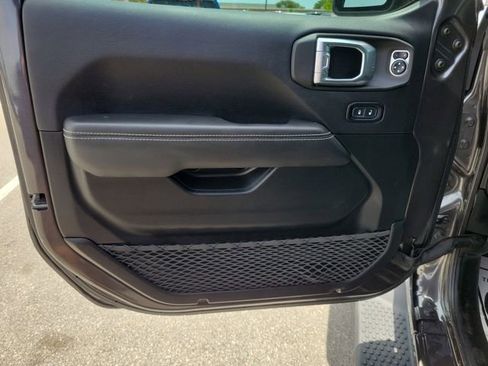 Used 2021 Jeep Wrangler Unlimited Sahara AWD/4WD image 18