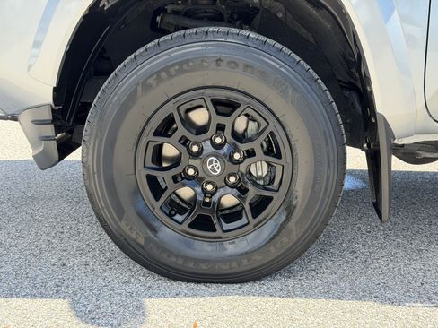 Used 2022 Toyota Tacoma SR5 w/ Technology Package RWD image 31