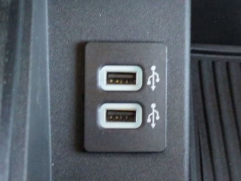 Used 2018 Ford F250 Lariat w/ Chrome Package image 26