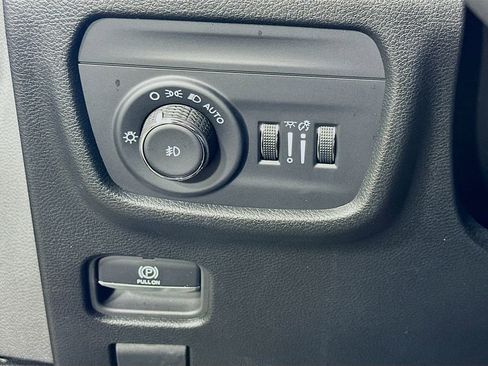 Used 2025 Jeep Grand Cherokee L Limited w/ Black Appearance Package image 23