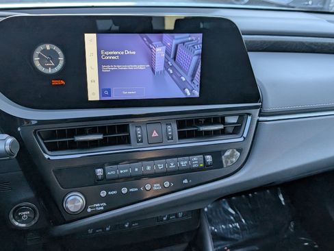 Certified 2024 Lexus ES 300h w/ Premium Package image 28