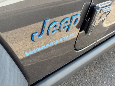 Used 2023 Jeep Wrangler Unlimited w/ 8.4" Radio Group AWD/4WD image 9