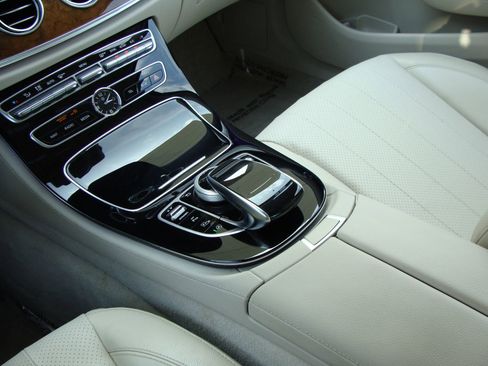 Used 2018 Mercedes-Benz E 300 E 300 image 16