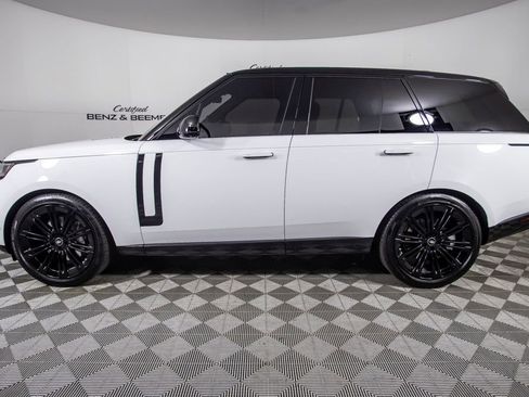 Used 2025 Land Rover Range Rover SE image 11