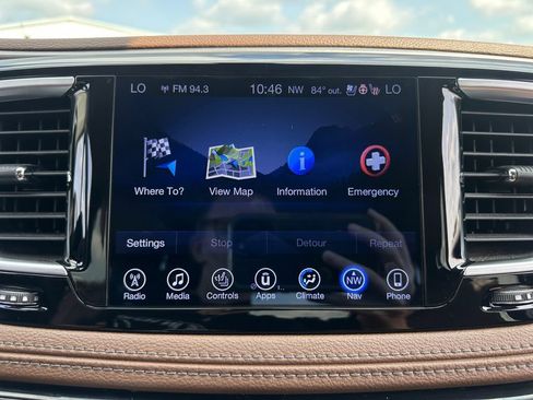 Used 2017 Chrysler Pacifica Limited w/ UConnect Theater Package FWD image 44