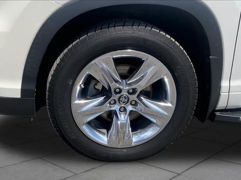 Used 2016 Toyota Highlander Limited w/ Driver Technology Package AWD/4WD image 10