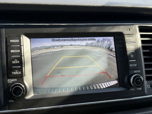 Used 2019 Kia Sedona L image 22