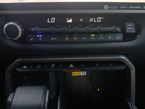 Used 2023 Toyota Tundra Limited AWD/4WD image 4