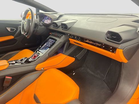 Used 2020 Lamborghini Huracan EVO RWD image 29