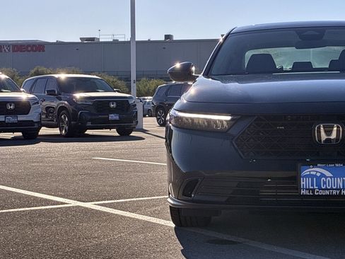 Certified 2025 Honda Accord SE image 10