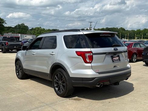 Used 2018 Ford Explorer XLT w/ Equipment Group 202A AWD/4WD image 4