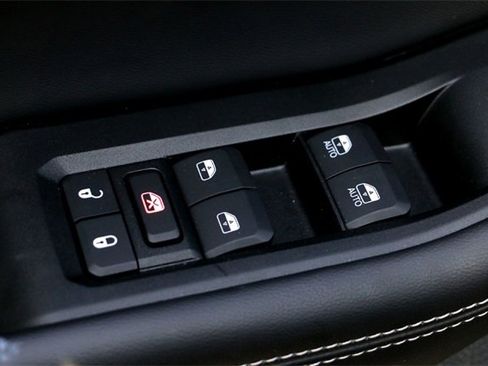 Used 2024 Jeep Grand Cherokee Laredo image 22