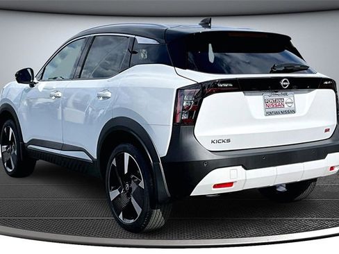 New 2026 Nissan Kicks SR image 3