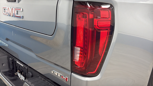 Used 2023 GMC Sierra 1500 AT4 w/ Technology Package AWD/4WD image 41
