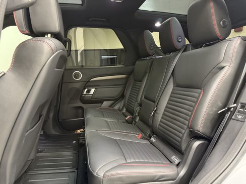 Used 2018 Land Rover Discovery HSE Luxury AWD/4WD image 16
