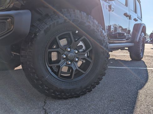 Used 2025 Jeep Wrangler Willys image 30