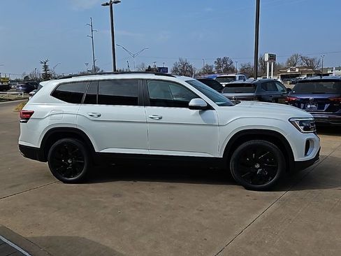New 2026 Volkswagen Atlas SE FWD image 4