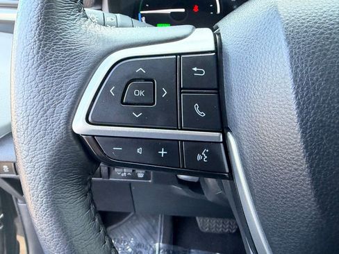 Used 2025 Toyota Sienna XLE image 23