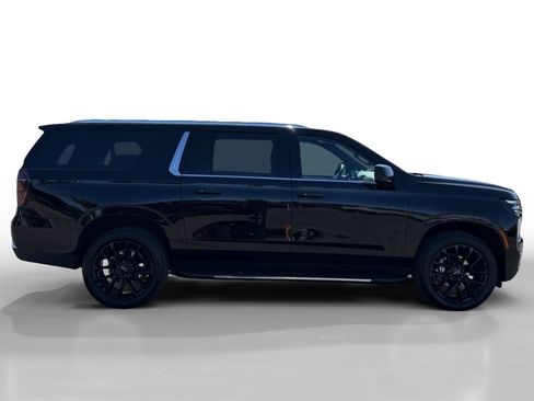 Used 2026 Chevrolet Suburban LS w/ LPO, Dark Essentials Package AWD/4WD image 6