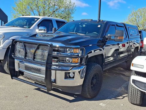 Used 2019 Chevrolet Silverado 2500 LT w/ LT Convenience Package AWD/4WD image 3