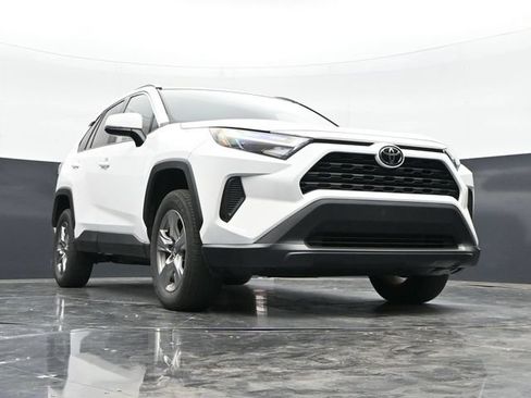 Used 2024 Toyota RAV4 XLE FWD image 37
