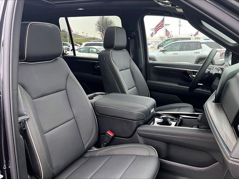 New 2026 Chevrolet Suburban Premier w/ Sun And Tow Package AWD/4WD image 28