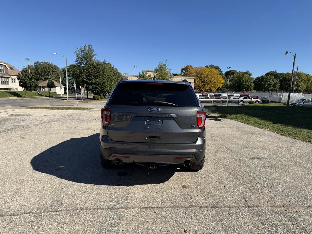 Used 2017 Ford Explorer XLT w/ XLT Technology Feature Bundle AWD/4WD image 6