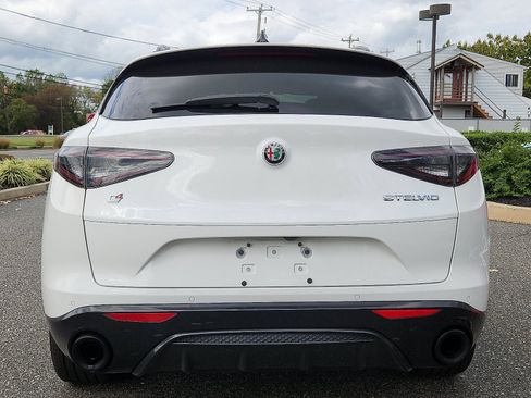 Used 2024 Alfa Romeo Stelvio Veloce image 5