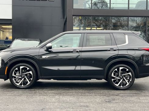 New 2025 Mitsubishi Outlander SE image 8