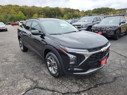 New 2026 Chevrolet Trax LT w/ Driver Confidence Package image 2
