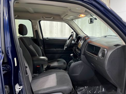 Used 2014 Jeep Patriot Latitude w/ All Weather Capability Group AWD/4WD image 28