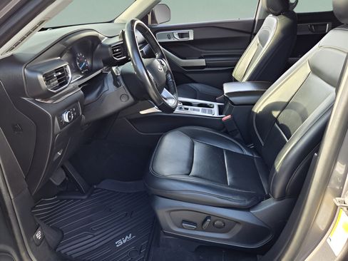 Used 2021 Ford Explorer Limited w/ Equipment Group 301A RWD image 9