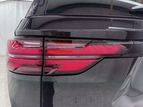Used 2022 Chevrolet Traverse LT FWD image 10