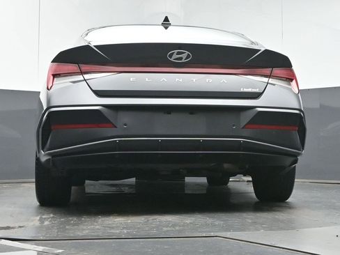 Used 2024 Hyundai Elantra Limited image 32