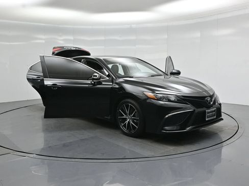 Used 2022 Toyota Camry SE FWD image 31