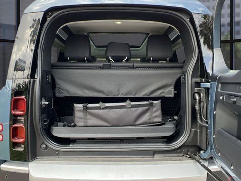 New 2025 Land Rover Defender 90 S image 18